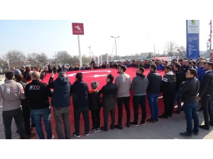 Yüzlerce Otomobil Şehitler İçin Konvoy Yaptı