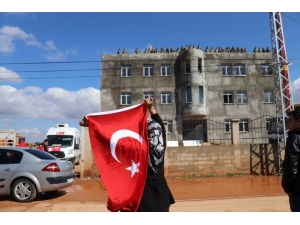 Servis Şoförlerinden Mehmetçiğe Konvoylu Destek