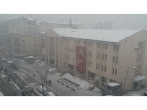 Hakkari’de Kar Ve Sis Etkili Olmaya Başladı
