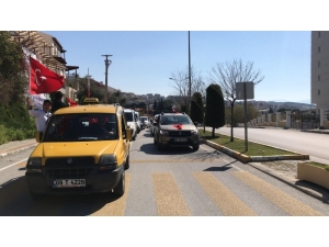 Kuşadalılar Şehitler İçin Araçlarıyla Konvoy Yaptı