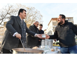 Dündar, Soğuk Kış Sabahında Yürekleri Isıttı