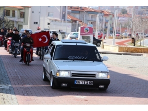 Otomobil Tutkunları Şehitler İçin Konvoy Yaptı