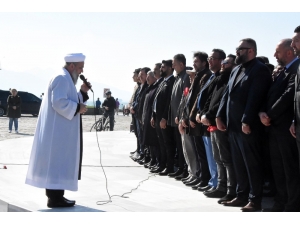 İzmir’de Şehitler İçin Gıyabi Cenaze Namazı Kılındı