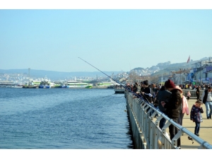 Güzel Havayı Gören Sahile Akın Etti