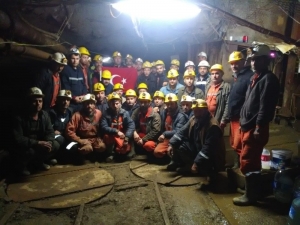 Üç Aydır Maaşlarını Alamayan İşçiler Maden Ocağından Çıkmıyorlar