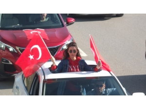 Sosyal Medyada Örgütlendiler, Konvoy Olup Yollara Düştüler