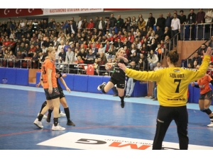 Ehf Çeyrek Final: Kastamonu Belediyespor: 29 - Siofok: 38