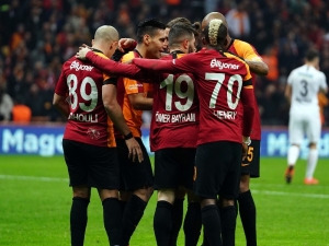 Galatasaray 8’de 8 Yaparak Şampiyonluk Yarışana Devam Etti