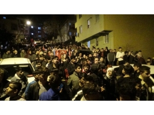 Sancaktepe’de Yüzlerce Kişi Şehit Emre Baysal’ın Evine Yürüdü