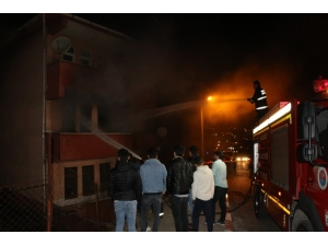 Diri Diri Yanmaktan Son Anda Kurtuldular