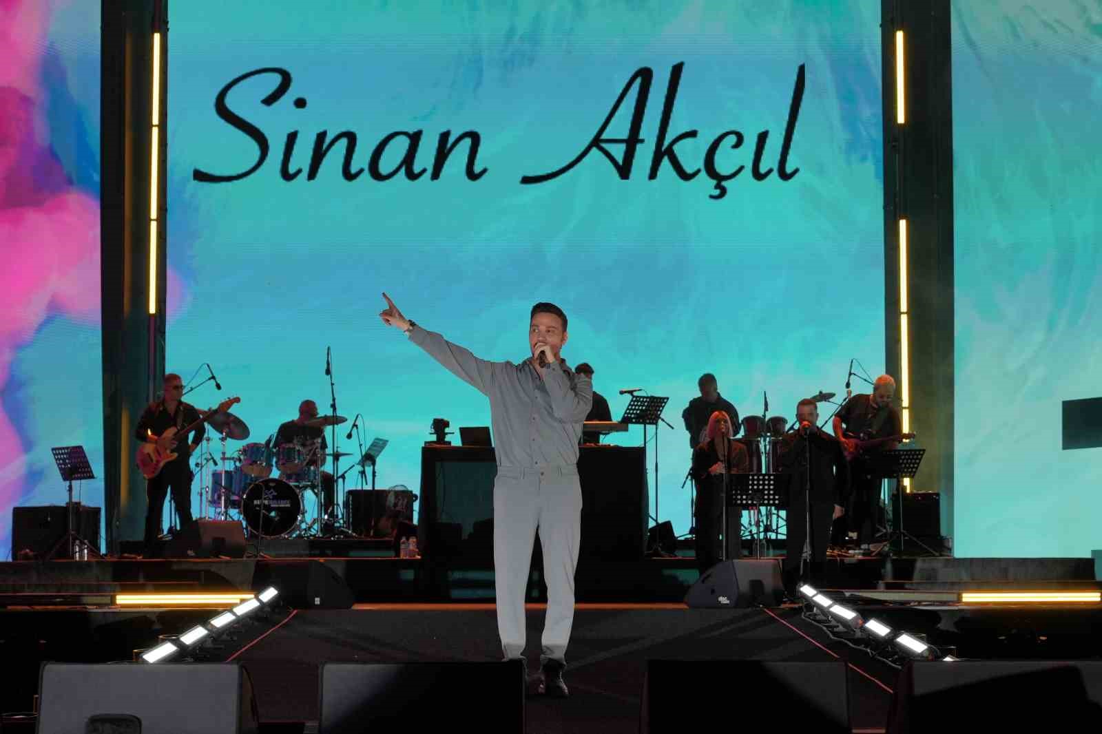 sinan-akcil-dan-erzurum-da-unutulmaz-konser