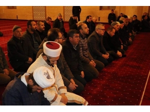 Niğde’de Camilerde Eller Mehmetçik İçin Semaya Kalktı