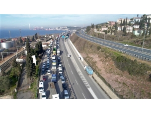 D -100’de Zincirleme Trafik Kazası: 9 Yaralı