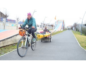 Göçmenler Avrupa’ya, O Bisikletiyle Türkiye Yolunda