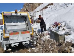 Temizlik İşçilerinin Zorlu Çalışması