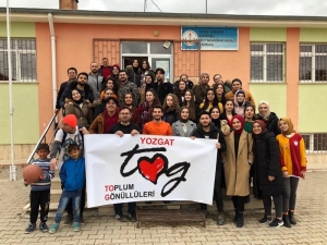 El Ele Verdiler Köy Okulunu Renklendirdiler