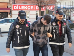 Ağabey-kardeş Uyuşturucu Şüphesi Olarak Adliyeye Sevk Edildi