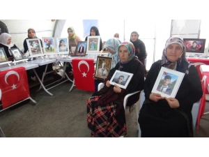 Hdp Önündeki Ailelerin Evlat Nöbeti 182’nci Gününde