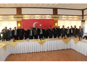 Asker Selamı Verip, İdlib Saldırısına Tepki Gösterdiler