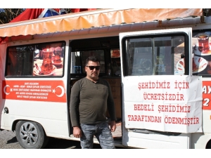 Antalya’da Seyyar Çaycıdan Duygulandıran Hizmet