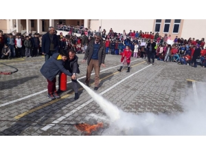 Öğrencilerden Yangın Tatbikatı