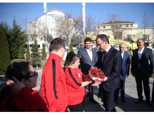 Bakan Kasapoğlu, Özel Sporcular İle Bir Araya Geldi