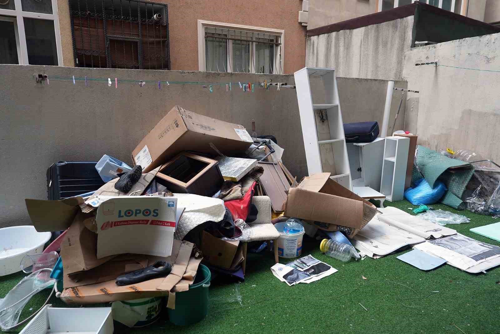 maltepe-de-cop-ev-temizlenerek-halk-sagligi-icin-onlem-alindi