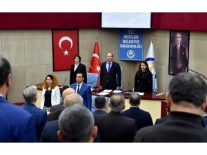 Avcılar Belediye Meclisi 34 Bayrakla Şehitleri Andı