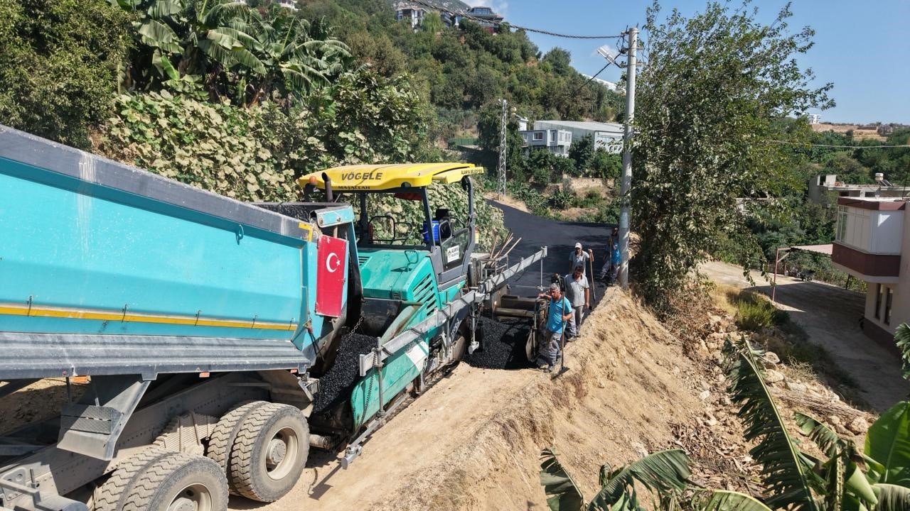 alanya-da-2-5-kilometrelik-sicak-asfalt-calismasi-tamamlaniyor