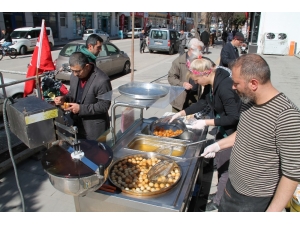 Şehitler İçin Lokma Dağıtıldı