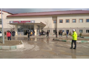 Servis Aracına Roketli Saldırı: 30 Yaralı