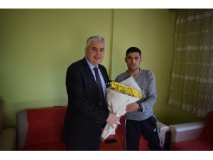 Kaymakam Aksoy’dan Yaralı Askere Moral