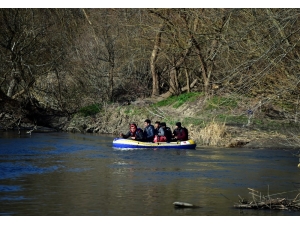 Mültecilerden İlginç Geçiş Yöntemi