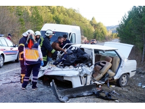 Kastamonu’da Ticari Minibüsle Otomobil Çarpıştı: 1 Ölü, 6 Yaralı