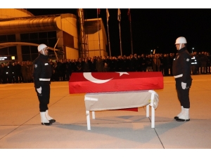 Şehit Gümrük Memurunun Naaşı Memleketine Gönderildi