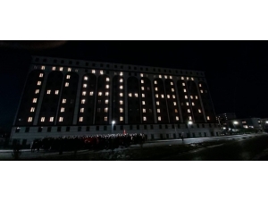 Üniversitelilerden Mehmetçik’e Destek: Oda Işıklarıyla ‘Bahar’ Ve ‘Tsk’ Yazdılar