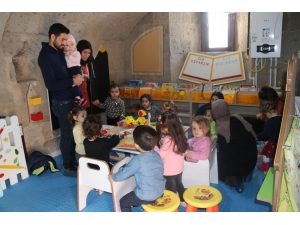 Tarihi Binada Bebek Ve Çocuk Kütüphanesi