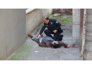 Misafir Olduğu Evin Önünde Kanlar İçinde Ölü Bulundu