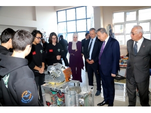 Vali Su, R3d3 Robot Takımının Çalışmalarını İnceledi