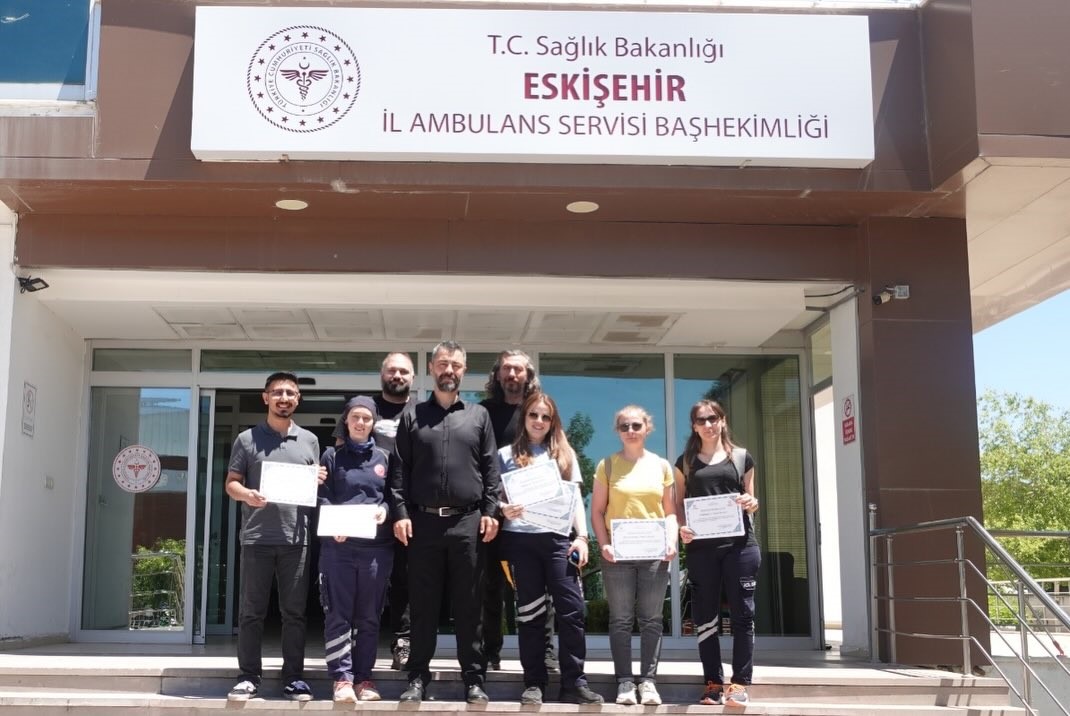 eskisehir-de-basarili-acil-saglik-ekiplerine-basari-ve-tesekkur-belgesi-verildi