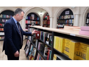 Başkan Büyükakın, “Harçlıklarımı Biriktirir Kitap Alırdım”