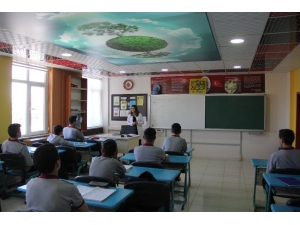 Derslere Göre Dizayn Edilmiş Farklı Sınıflarda Ders Görüyorlar