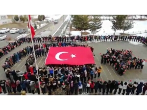 Kız Öğrenciler İdlib Şehitlerini Komando Marşı İle Andı