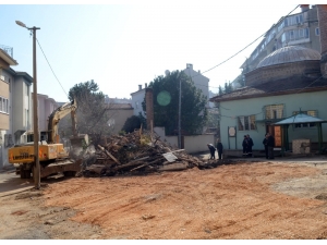 Osmangazi’de Camilerin Çevresi Güzelleştiriliyor