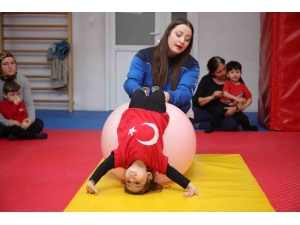 Bayraklı’da Anne-çocuk Jimnastik Kursu