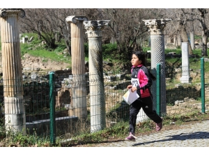 Sporcular Antik Kentte Yarıştı