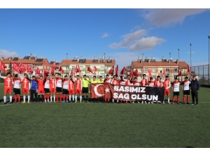 Karaman’da Sporcular "Başımız Sağ Olsun" Pankartı Açtı