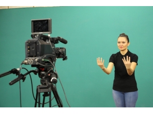 İşitme Engelliler "Türk İşaret Dili Kitabı" İçin Kamera Karşısına Geçti