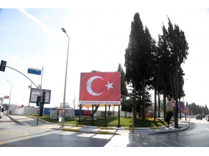 Küçükçekmece Al Bayrağa Büründü