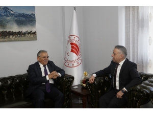 Başkan Büyükkılıç, Tarım Ve Orman İl Müdürlüğü İle Kayseri Orman Bölge Müdürlüğü’nü Ziyaret Etti